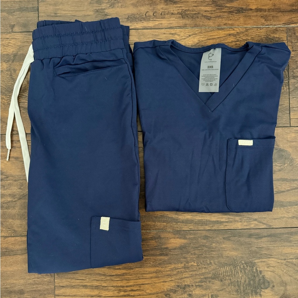 Women’s Scope Scrubs Set
